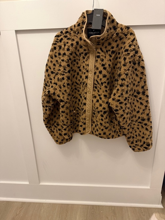 Fabletics Jackets & Blazers - Fabletics new women’s Tan and Black Leopard Sherpa Puffer Jacket